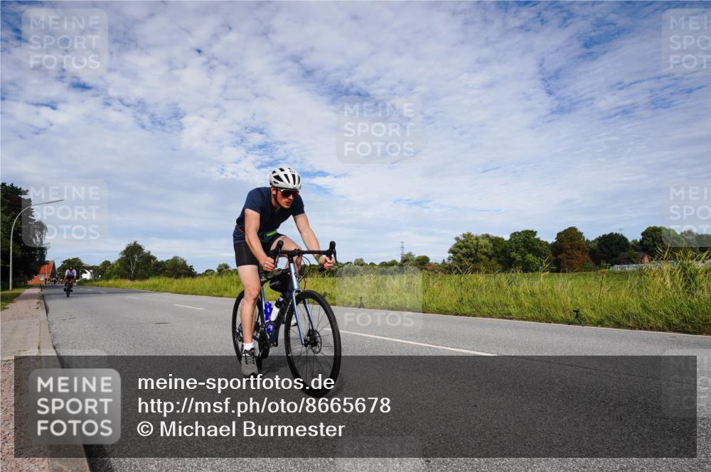 31.08.2025 - Elbe Triathlon Hamburg Michael Burmester http://msf.ph/oto/8665678 31.08.2025 10:16:58 Radfahren 427, 804, 841 meine-sportfotos.de