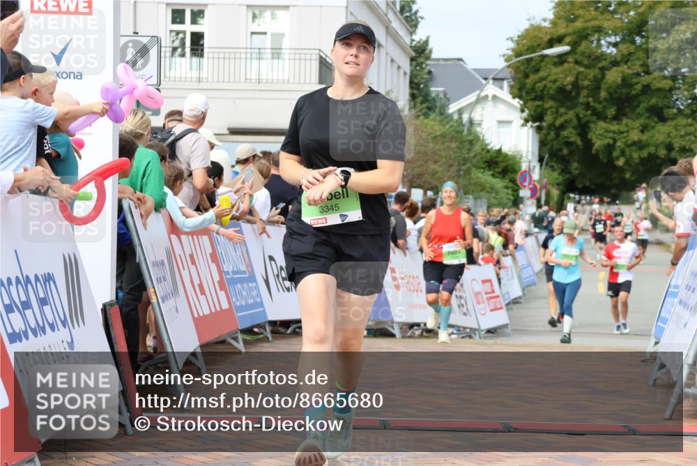 31.08.2025 - 21. Blankeneser Heldenlauf Strokosch-Dieckow http://msf.ph/oto/8665680 31.08.2025 11:18:00 Ziel 3345, 3646, 3300, 3594 meine-sportfotos.de