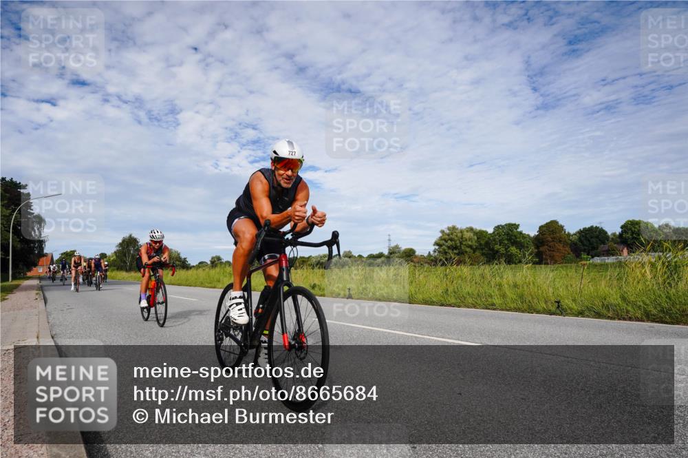 31.08.2025 - Elbe Triathlon Hamburg Michael Burmester http://msf.ph/oto/8665684 31.08.2025 10:17:10 Radfahren 671, 682, 696, 727, 739, 754, 786, 874, 877, 912 meine-sportfotos.de