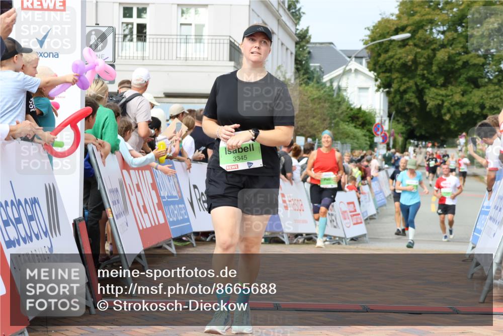 31.08.2025 - 21. Blankeneser Heldenlauf Strokosch-Dieckow http://msf.ph/oto/8665688 31.08.2025 11:18:00 Ziel 3345, 3646, 3300, 3594 meine-sportfotos.de