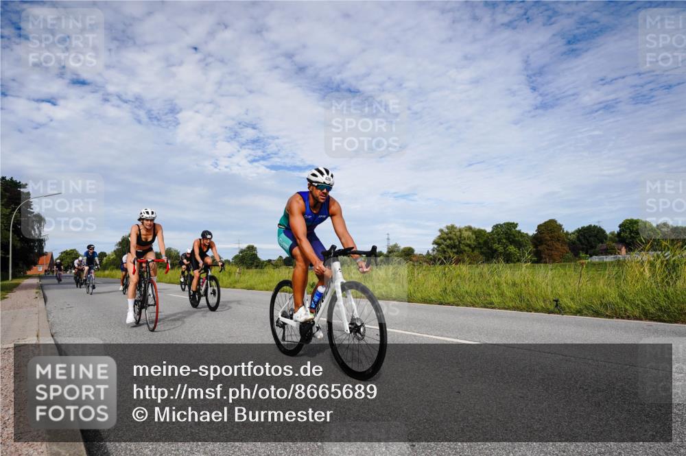 31.08.2025 - Elbe Triathlon Hamburg Michael Burmester http://msf.ph/oto/8665689 31.08.2025 10:17:12 Radfahren 671, 682, 696, 727, 739, 754, 786, 874, 877, 912 meine-sportfotos.de