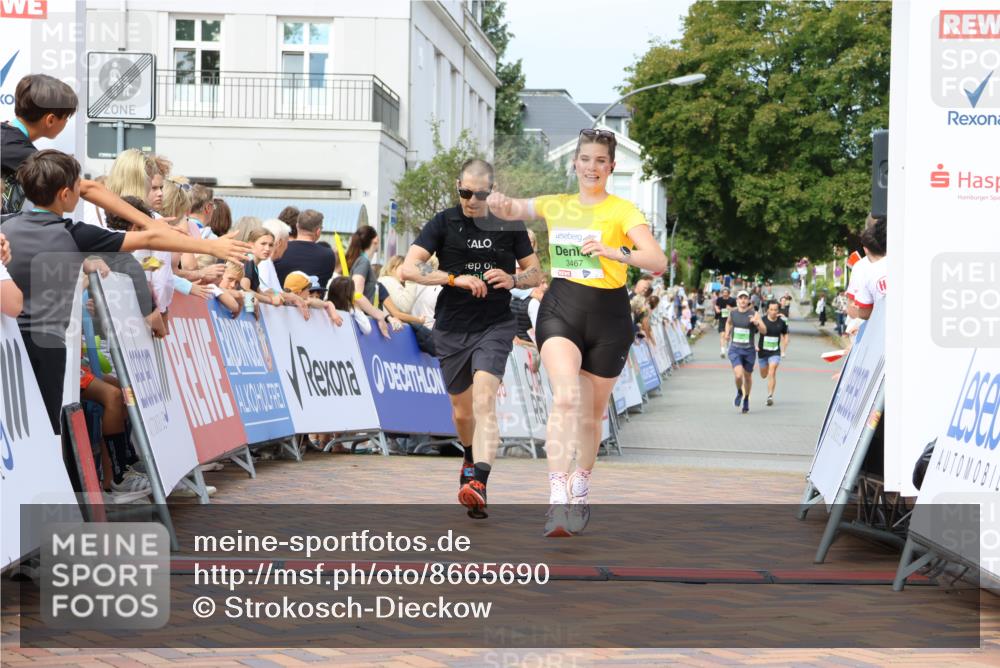 31.08.2025 - 21. Blankeneser Heldenlauf Strokosch-Dieckow http://msf.ph/oto/8665690 31.08.2025 10:59:40 Ziel 3551, 3467, 3683 meine-sportfotos.de