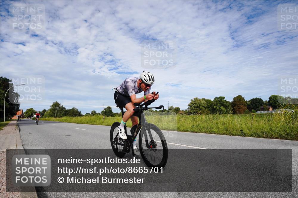 31.08.2025 - Elbe Triathlon Hamburg Michael Burmester http://msf.ph/oto/8665701 31.08.2025 10:17:20 Radfahren 826, 923, 1017 meine-sportfotos.de