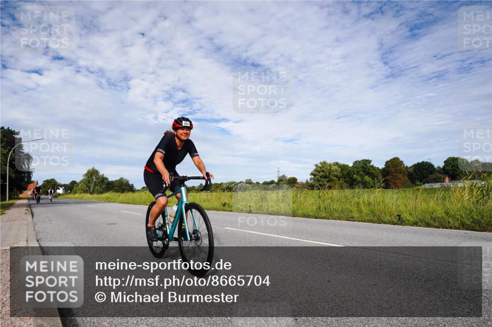 31.08.2025 - Elbe Triathlon Hamburg Michael Burmester http://msf.ph/oto/8665704 31.08.2025 10:17:27 Radfahren 388, 406, 869, 923 meine-sportfotos.de