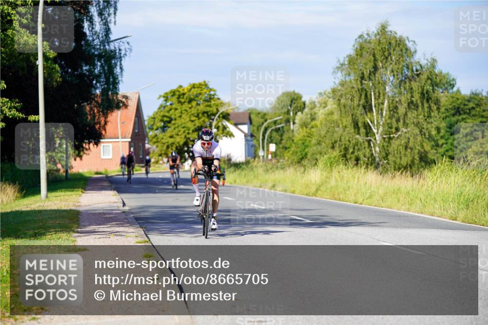 31.08.2025 - Elbe Triathlon Hamburg Michael Burmester http://msf.ph/oto/8665705 31.08.2025 09:31:46 Radfahren 657, 664 meine-sportfotos.de