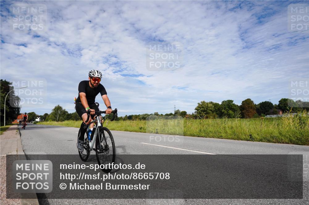 31.08.2025 - Elbe Triathlon Hamburg Michael Burmester http://msf.ph/oto/8665708 31.08.2025 10:17:30 Radfahren 388, 406, 820, 869 meine-sportfotos.de