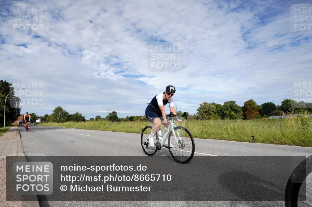 31.08.2025 - Elbe Triathlon Hamburg Michael Burmester http://msf.ph/oto/8665710 31.08.2025 10:17:31 Radfahren 388, 406, 820, 869 meine-sportfotos.de