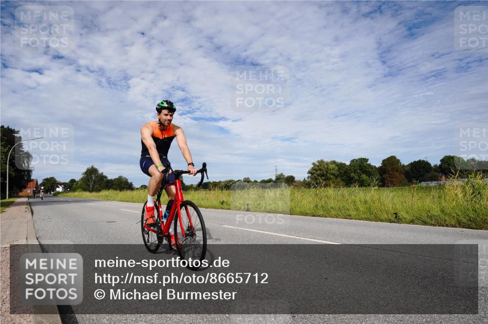 31.08.2025 - Elbe Triathlon Hamburg Michael Burmester http://msf.ph/oto/8665712 31.08.2025 10:17:33 Radfahren 388, 406, 820, 823, 825, 869 meine-sportfotos.de