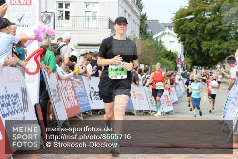 31.08.2025 - 21. Blankeneser Heldenlauf Strokosch-Dieckow http://msf.ph/oto/8665716 31.08.2025 11:18:00 Ziel 3345, 3646, 3300, 3594 meine-sportfotos.de