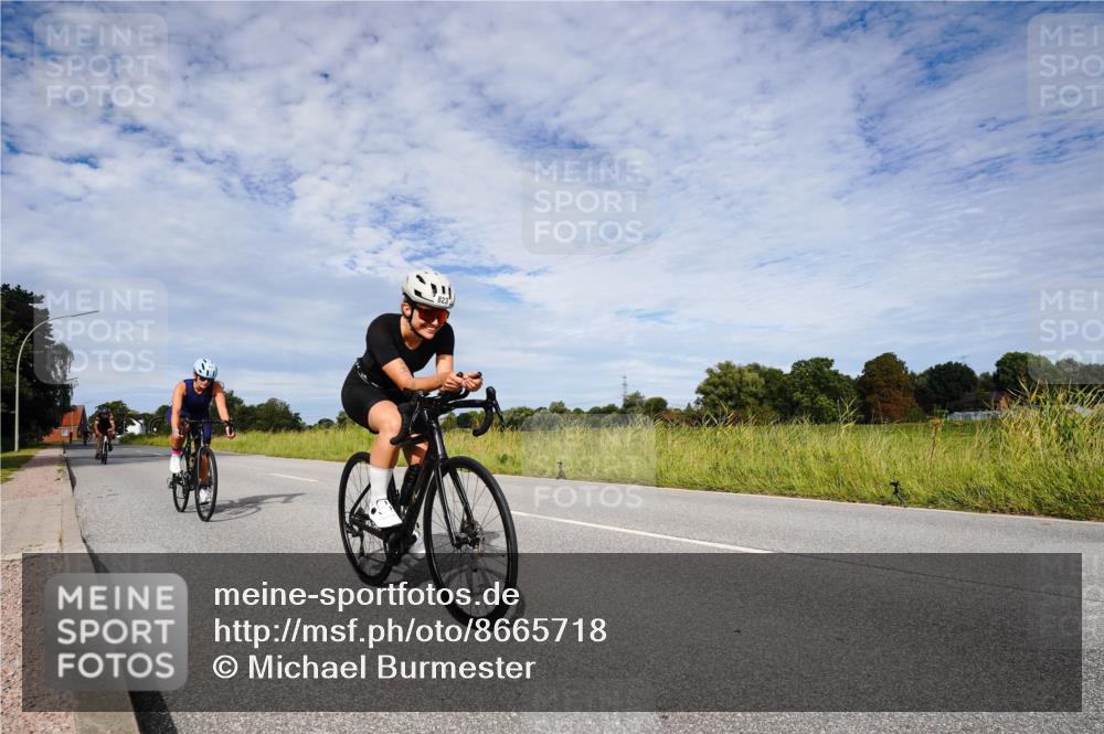 31.08.2025 - Elbe Triathlon Hamburg Michael Burmester http://msf.ph/oto/8665718 31.08.2025 10:17:39 Radfahren 820, 823, 825 meine-sportfotos.de