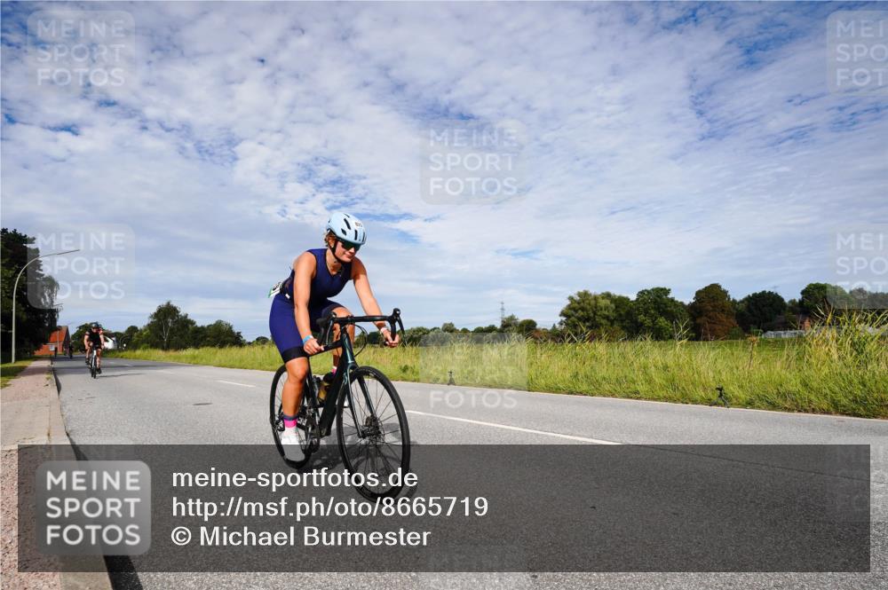 31.08.2025 - Elbe Triathlon Hamburg Michael Burmester http://msf.ph/oto/8665719 31.08.2025 10:17:40 Radfahren 569, 820, 823, 825 meine-sportfotos.de