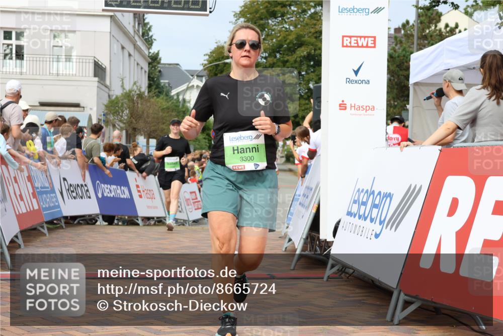 31.08.2025 - 21. Blankeneser Heldenlauf Strokosch-Dieckow http://msf.ph/oto/8665724 31.08.2025 11:17:57 Ziel 3345, 3646, 3300 meine-sportfotos.de
