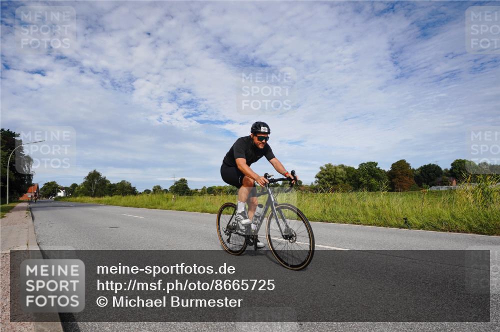 31.08.2025 - Elbe Triathlon Hamburg Michael Burmester http://msf.ph/oto/8665725 31.08.2025 10:17:47 Radfahren 569, 570, 681 meine-sportfotos.de