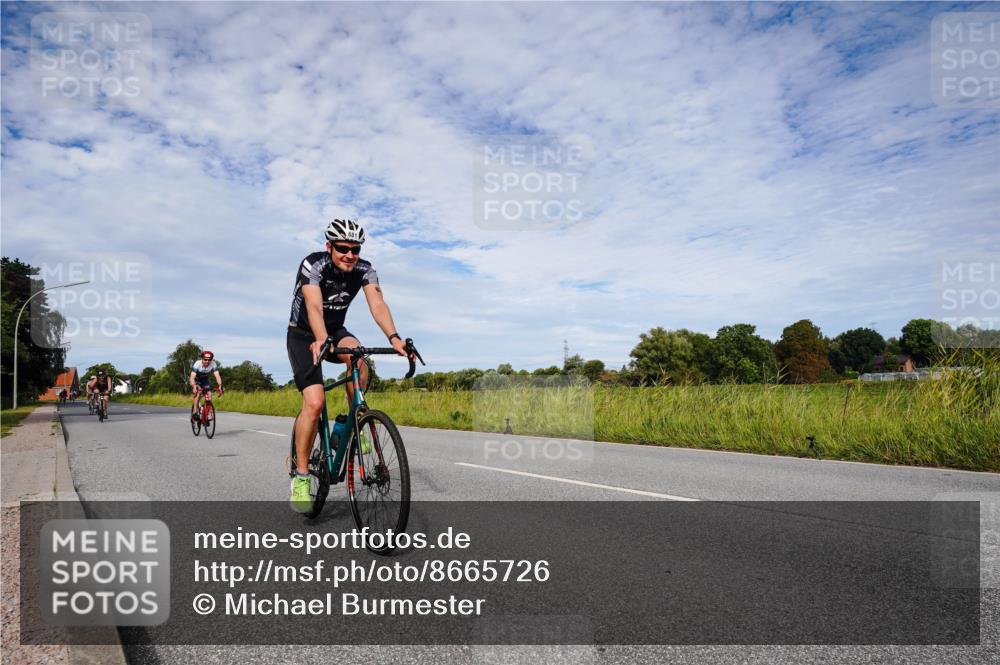 31.08.2025 - Elbe Triathlon Hamburg Michael Burmester http://msf.ph/oto/8665726 31.08.2025 10:17:54 Radfahren 570, 681, 838, 859 meine-sportfotos.de