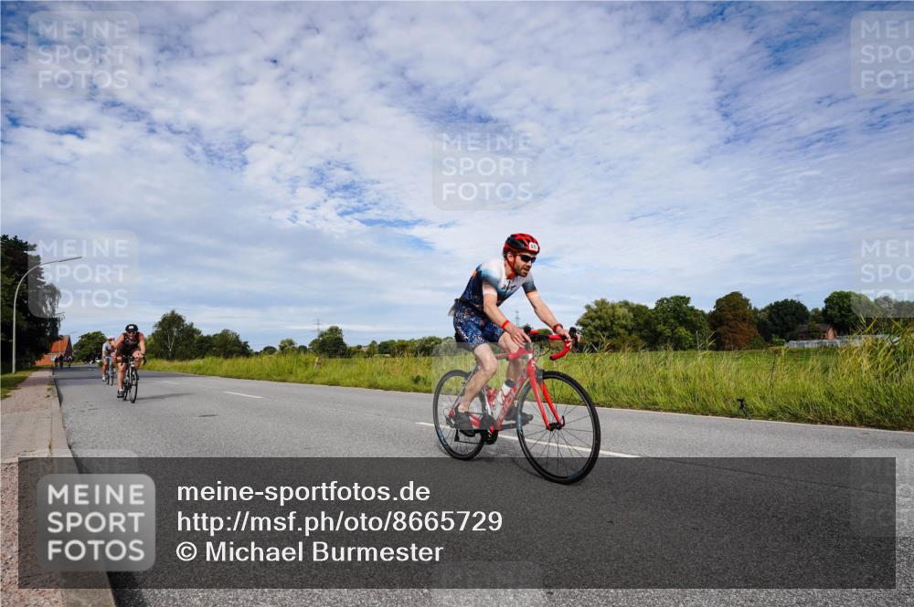 31.08.2025 - Elbe Triathlon Hamburg Michael Burmester http://msf.ph/oto/8665729 31.08.2025 10:17:55 Radfahren 570, 681, 838, 859 meine-sportfotos.de