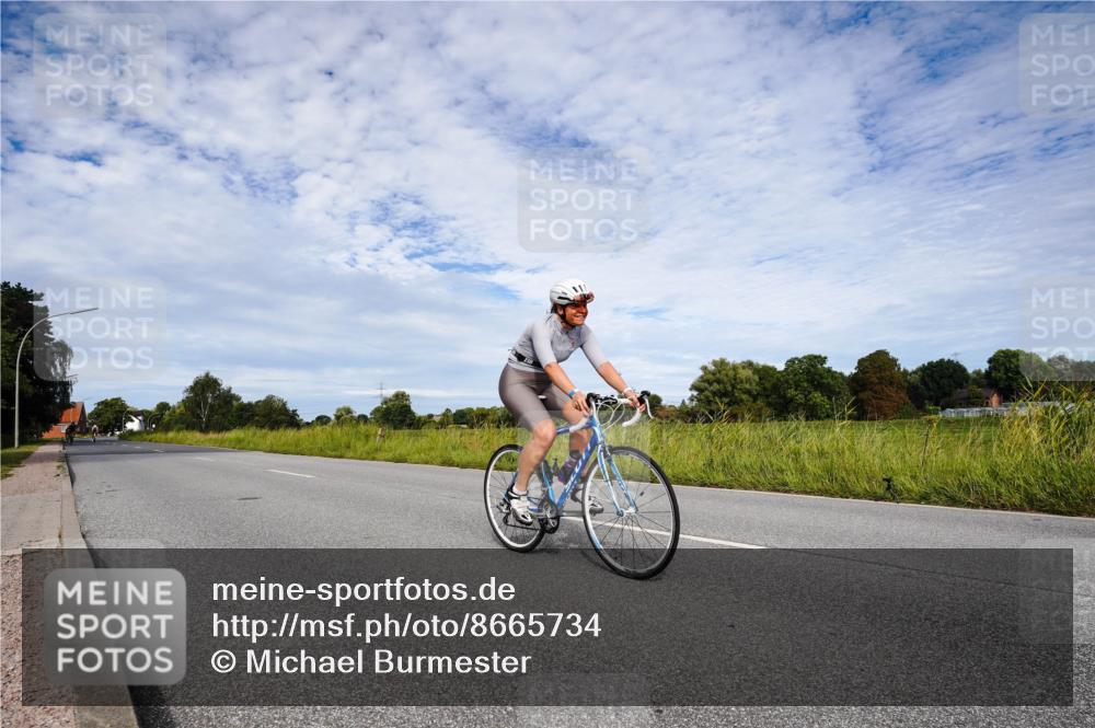 31.08.2025 - Elbe Triathlon Hamburg Michael Burmester http://msf.ph/oto/8665734 31.08.2025 10:17:57 Radfahren 570, 684, 750, 838, 859 meine-sportfotos.de