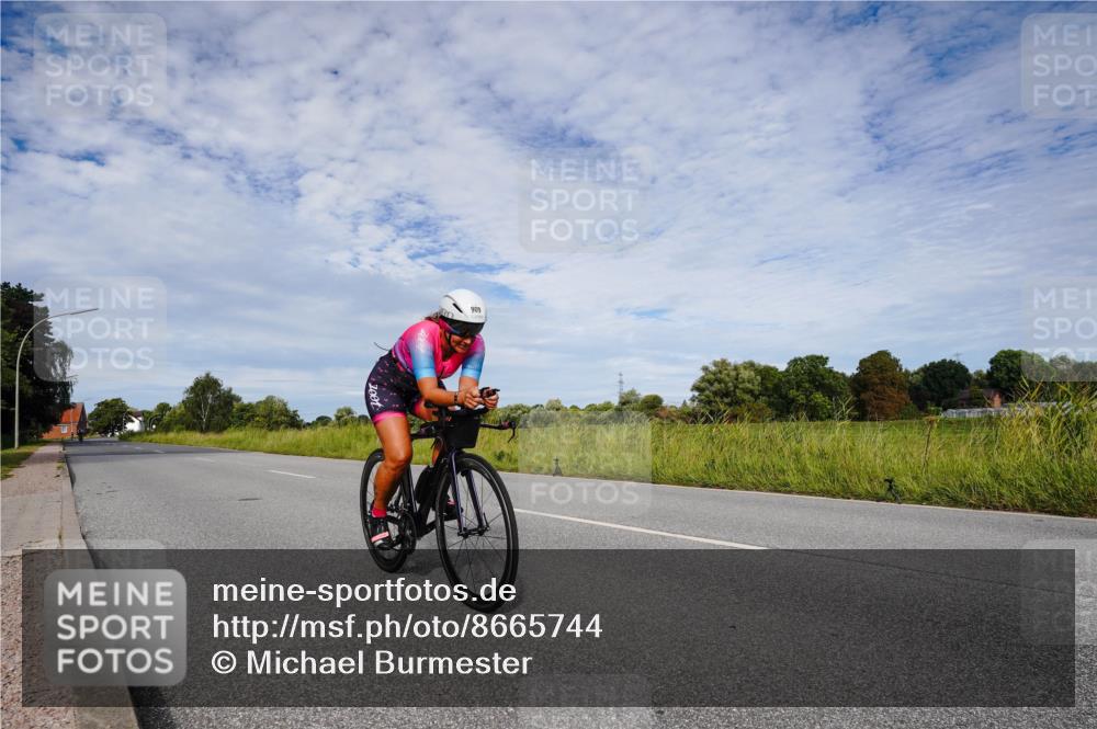 31.08.2025 - Elbe Triathlon Hamburg Michael Burmester http://msf.ph/oto/8665744 31.08.2025 10:18:09 Radfahren 850, 909 meine-sportfotos.de