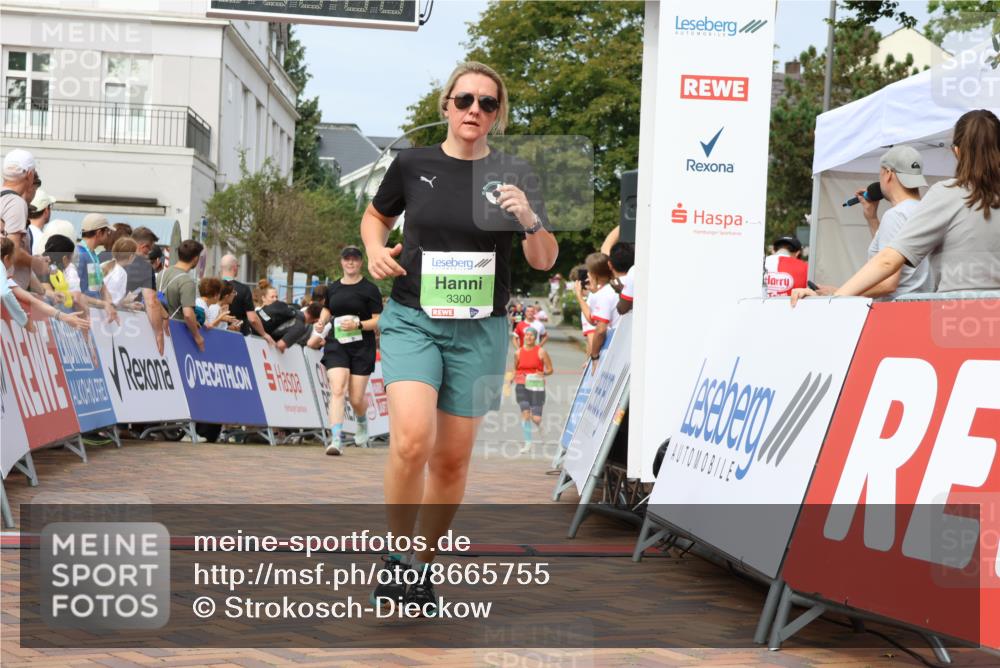 31.08.2025 - 21. Blankeneser Heldenlauf Strokosch-Dieckow http://msf.ph/oto/8665755 31.08.2025 11:17:57 Ziel 3345, 3646, 3300 meine-sportfotos.de