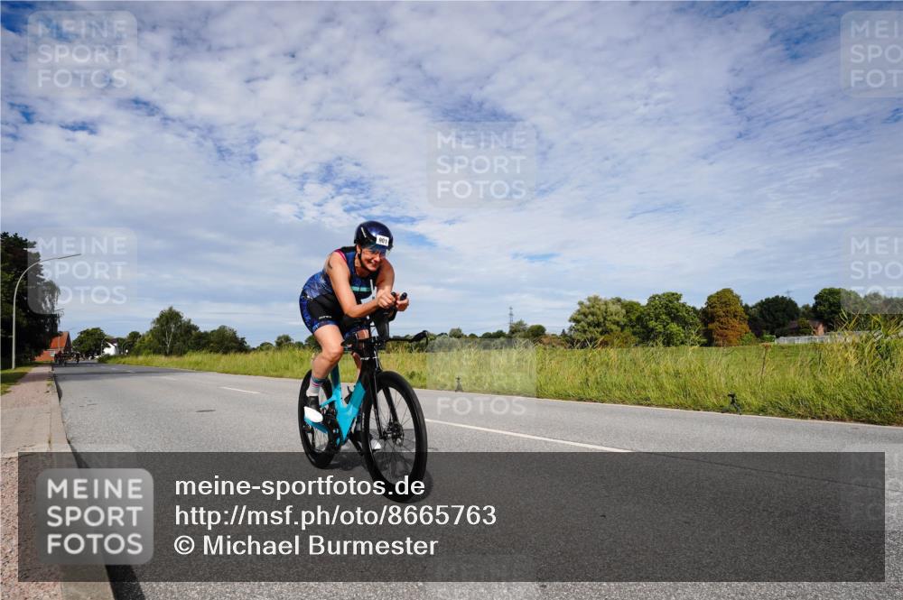 31.08.2025 - Elbe Triathlon Hamburg Michael Burmester http://msf.ph/oto/8665763 31.08.2025 10:18:59 Radfahren 690, 901, 944 meine-sportfotos.de