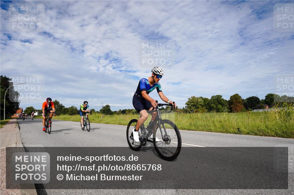 31.08.2025 - Elbe Triathlon Hamburg Michael Burmester http://msf.ph/oto/8665768 31.08.2025 10:19:07 Radfahren 487, 674, 690, 713, 735, 777, 856, 944 meine-sportfotos.de
