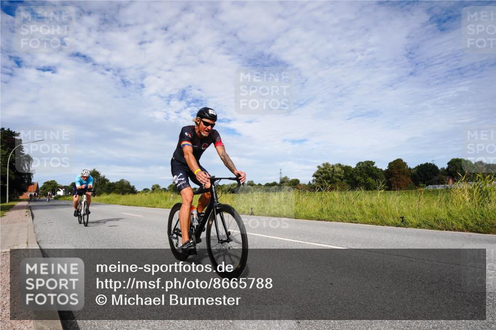 31.08.2025 - Elbe Triathlon Hamburg Michael Burmester http://msf.ph/oto/8665788 31.08.2025 10:19:26 Radfahren 657, 660, 710, 808 meine-sportfotos.de