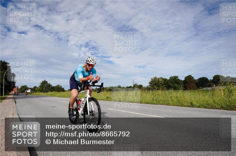 31.08.2025 - Elbe Triathlon Hamburg Michael Burmester http://msf.ph/oto/8665792 31.08.2025 10:19:27 Radfahren 657, 660, 710, 808 meine-sportfotos.de