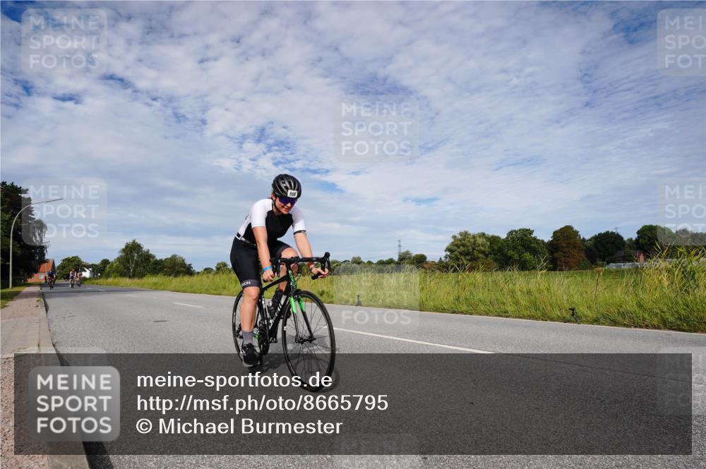 31.08.2025 - Elbe Triathlon Hamburg Michael Burmester http://msf.ph/oto/8665795 31.08.2025 10:19:32 Radfahren 657, 760, 808, 915, 932 meine-sportfotos.de