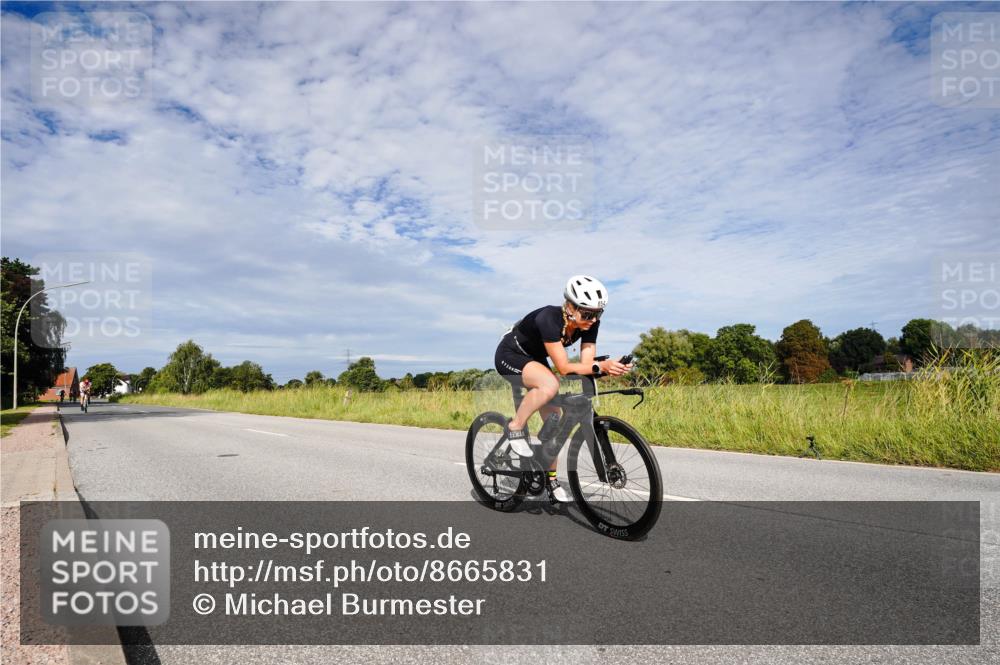 31.08.2025 - Elbe Triathlon Hamburg Michael Burmester http://msf.ph/oto/8665831 31.08.2025 10:20:22 Radfahren 854 meine-sportfotos.de