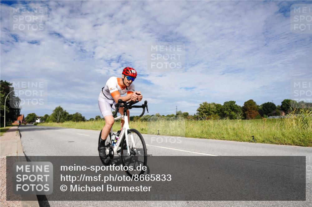 31.08.2025 - Elbe Triathlon Hamburg Michael Burmester http://msf.ph/oto/8665833 31.08.2025 10:20:26 Radfahren 726, 1033 meine-sportfotos.de