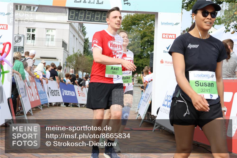 31.08.2025 - 21. Blankeneser Heldenlauf Strokosch-Dieckow http://msf.ph/oto/8665834 31.08.2025 11:17:47 Ziel 3241, 3279, 3508, 3507 meine-sportfotos.de