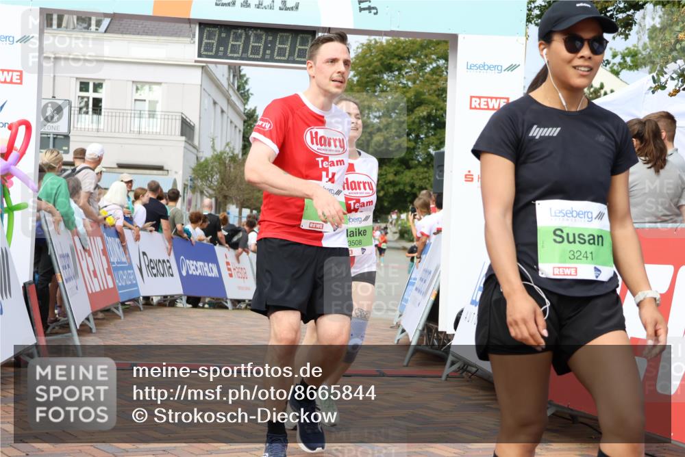 31.08.2025 - 21. Blankeneser Heldenlauf Strokosch-Dieckow http://msf.ph/oto/8665844 31.08.2025 11:17:47 Ziel 3241, 3279, 3508, 3507 meine-sportfotos.de