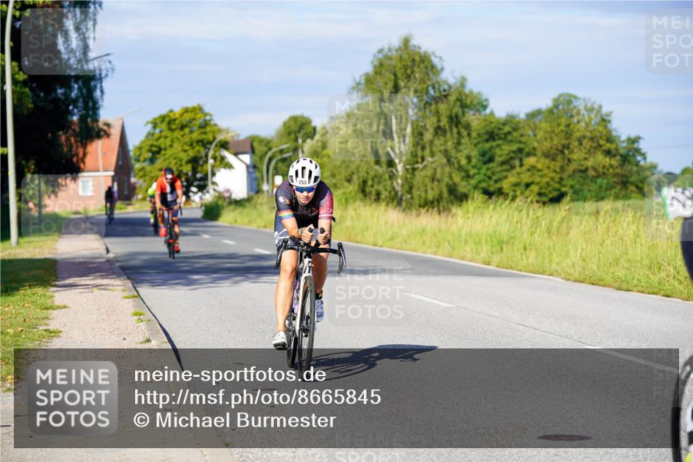 31.08.2025 - Elbe Triathlon Hamburg Michael Burmester http://msf.ph/oto/8665845 31.08.2025 09:32:34 Radfahren 253, 392, 674, 712 meine-sportfotos.de