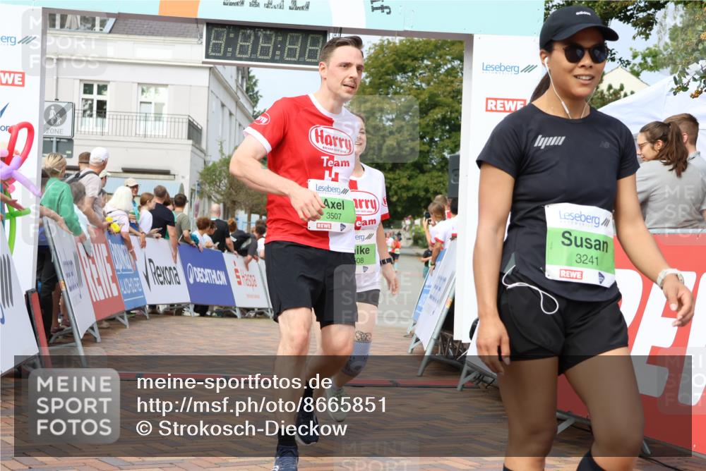 31.08.2025 - 21. Blankeneser Heldenlauf Strokosch-Dieckow http://msf.ph/oto/8665851 31.08.2025 11:17:47 Ziel 3241, 3279, 3508, 3507 meine-sportfotos.de