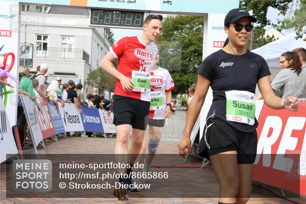 31.08.2025 - 21. Blankeneser Heldenlauf Strokosch-Dieckow http://msf.ph/oto/8665866 31.08.2025 11:17:47 Ziel 3241, 3279, 3508, 3507 meine-sportfotos.de