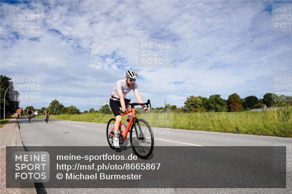 31.08.2025 - Elbe Triathlon Hamburg Michael Burmester http://msf.ph/oto/8665867 31.08.2025 10:20:55 Radfahren 419, 564, 880, 931, 1012 meine-sportfotos.de