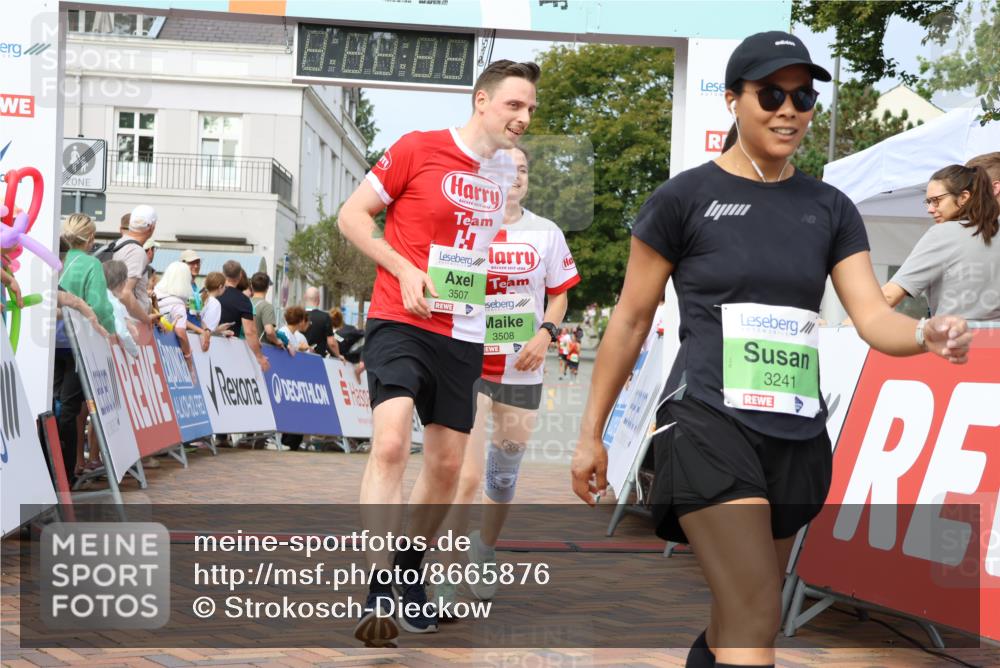 31.08.2025 - 21. Blankeneser Heldenlauf Strokosch-Dieckow http://msf.ph/oto/8665876 31.08.2025 11:17:47 Ziel 3241, 3279, 3508, 3507 meine-sportfotos.de