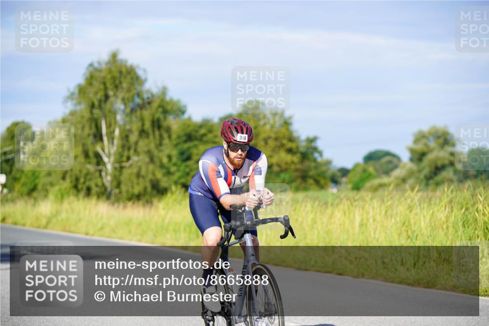 31.08.2025 - Elbe Triathlon Hamburg Michael Burmester http://msf.ph/oto/8665888 31.08.2025 09:32:57 Radfahren 184, 310, 495, 502 meine-sportfotos.de