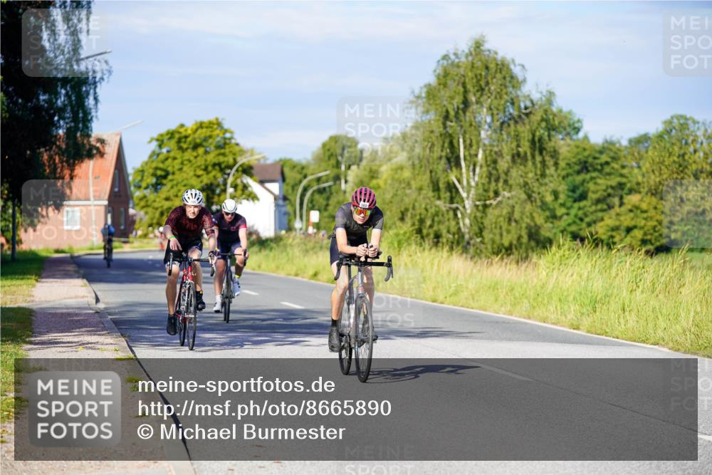 31.08.2025 - Elbe Triathlon Hamburg Michael Burmester http://msf.ph/oto/8665890 31.08.2025 09:33:01 Radfahren 184, 310, 381, 495, 502 meine-sportfotos.de