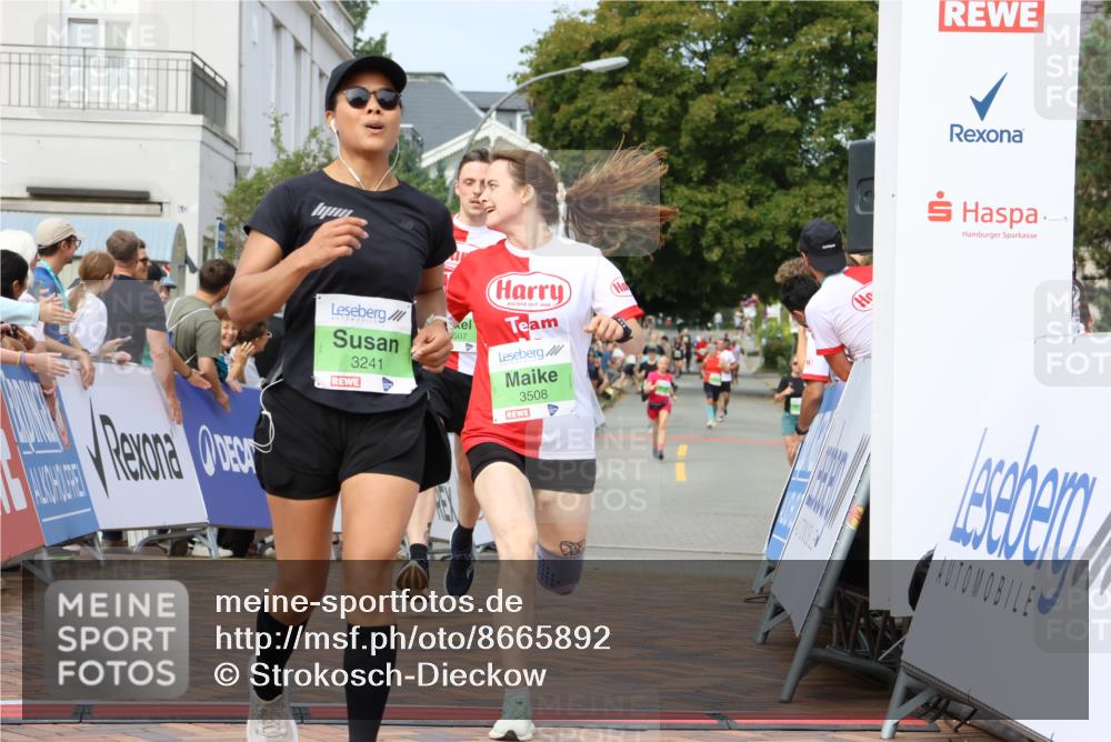 31.08.2025 - 21. Blankeneser Heldenlauf Strokosch-Dieckow http://msf.ph/oto/8665892 31.08.2025 11:17:45 Ziel 3241, 3279, 3508, 3507 meine-sportfotos.de