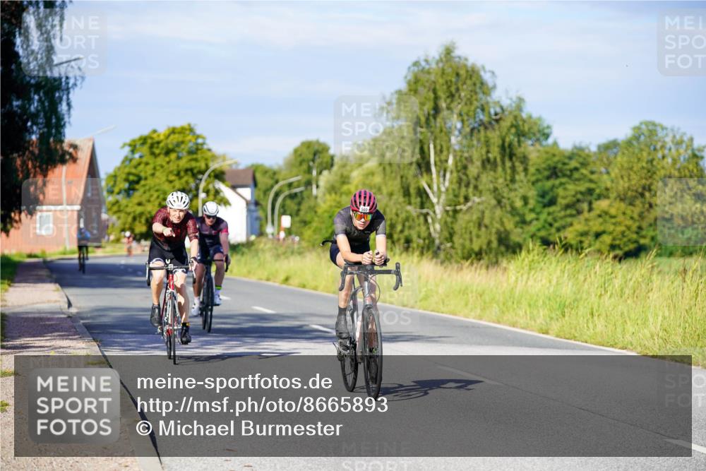 31.08.2025 - Elbe Triathlon Hamburg Michael Burmester http://msf.ph/oto/8665893 31.08.2025 09:33:01 Radfahren 184, 310, 381, 495, 502 meine-sportfotos.de