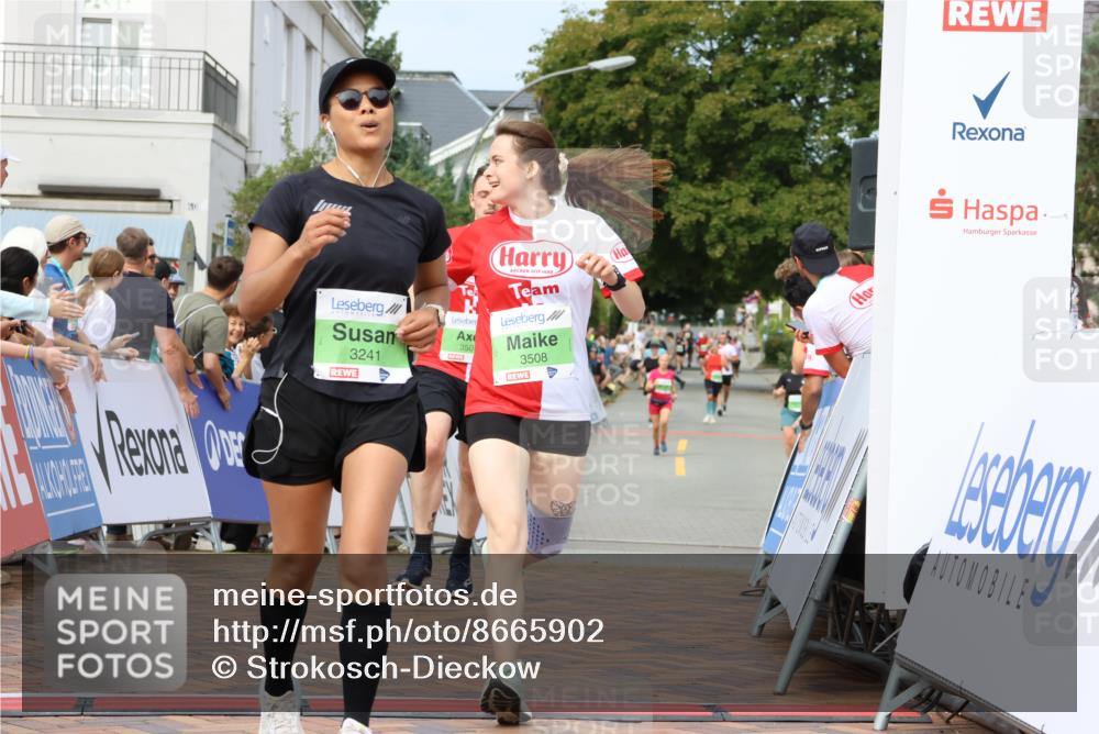 31.08.2025 - 21. Blankeneser Heldenlauf Strokosch-Dieckow http://msf.ph/oto/8665902 31.08.2025 11:17:45 Ziel 3241, 3279, 3508, 3507 meine-sportfotos.de