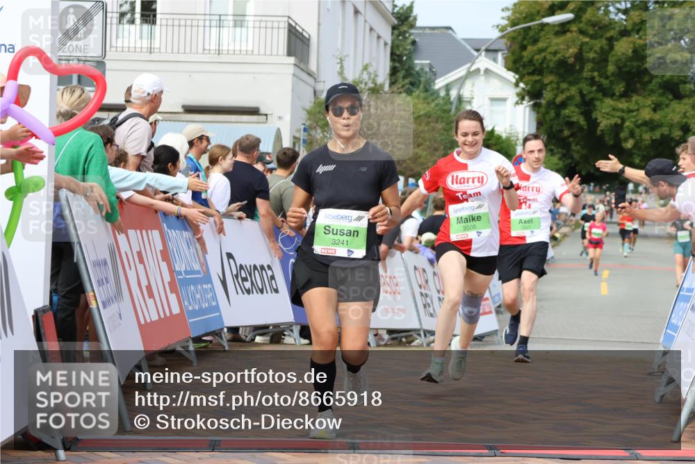 31.08.2025 - 21. Blankeneser Heldenlauf Strokosch-Dieckow http://msf.ph/oto/8665918 31.08.2025 11:17:44 Ziel 3241, 3279, 3508, 3507 meine-sportfotos.de
