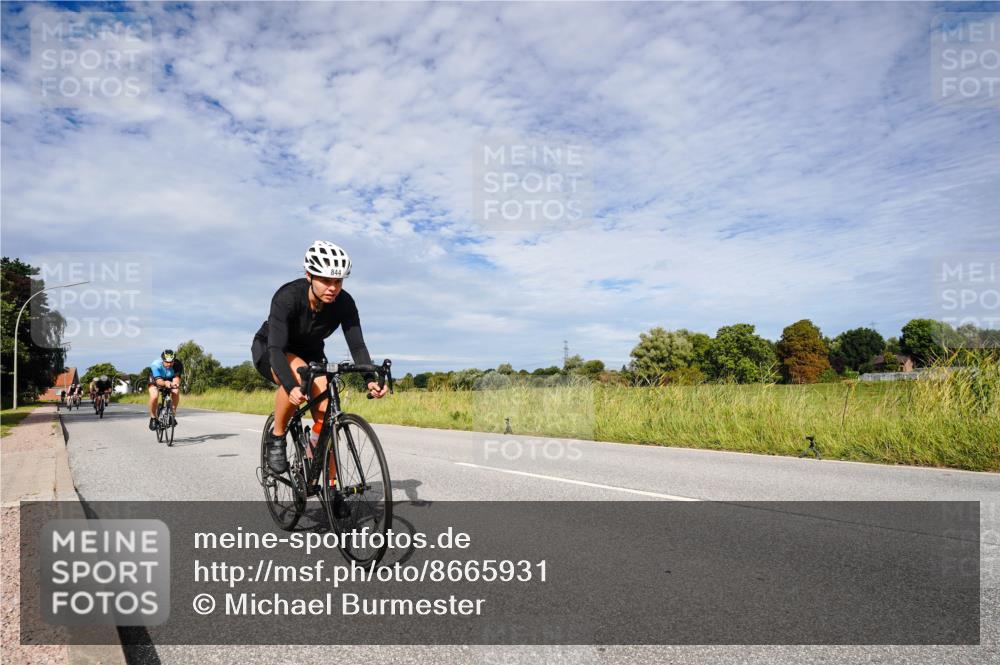 31.08.2025 - Elbe Triathlon Hamburg Michael Burmester http://msf.ph/oto/8665931 31.08.2025 10:21:57 Radfahren 654, 769, 796, 810, 814, 842, 844, 849, 953, 1024, 1030, 1101 meine-sportfotos.de