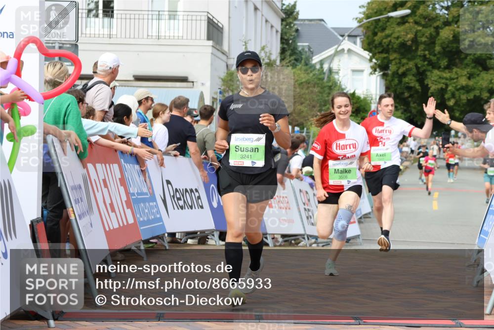 31.08.2025 - 21. Blankeneser Heldenlauf Strokosch-Dieckow http://msf.ph/oto/8665933 31.08.2025 11:17:43 Ziel 3241, 3279, 3508, 3507 meine-sportfotos.de
