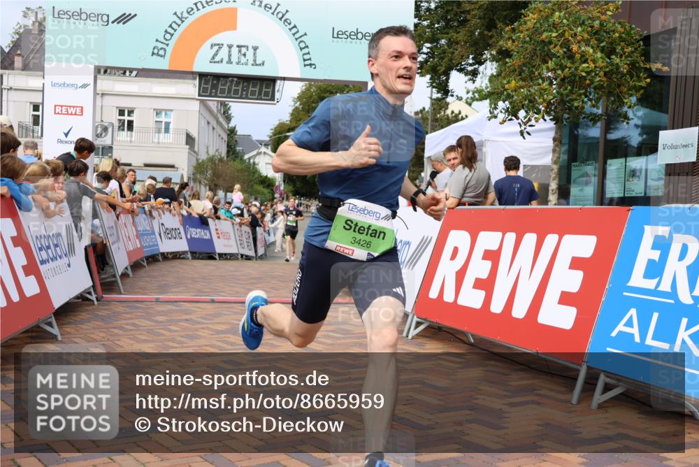 31.08.2025 - 21. Blankeneser Heldenlauf Strokosch-Dieckow http://msf.ph/oto/8665959 31.08.2025 10:59:03 Ziel 3295, 3426, 3022 meine-sportfotos.de