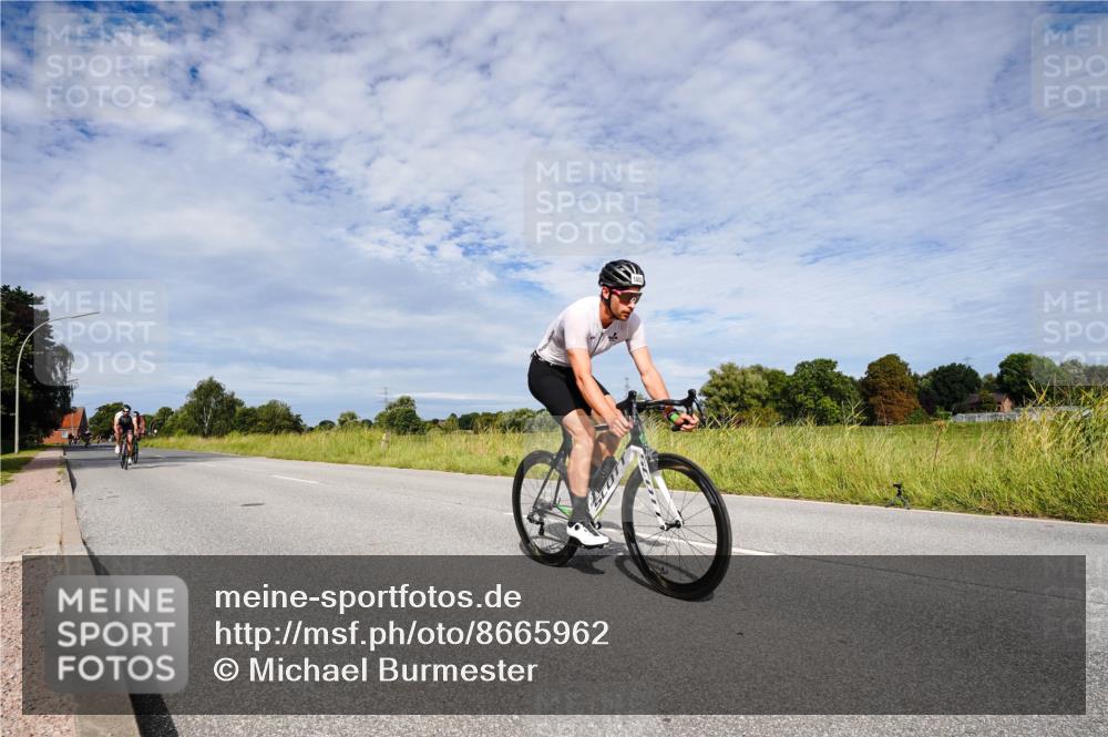 31.08.2025 - Elbe Triathlon Hamburg Michael Burmester http://msf.ph/oto/8665962 31.08.2025 10:22:18 Radfahren 730, 824, 974, 1000, 1009, 1085 meine-sportfotos.de