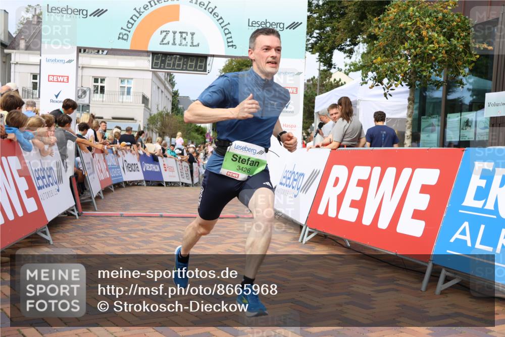 31.08.2025 - 21. Blankeneser Heldenlauf Strokosch-Dieckow http://msf.ph/oto/8665968 31.08.2025 10:59:03 Ziel 3295, 3426, 3022 meine-sportfotos.de