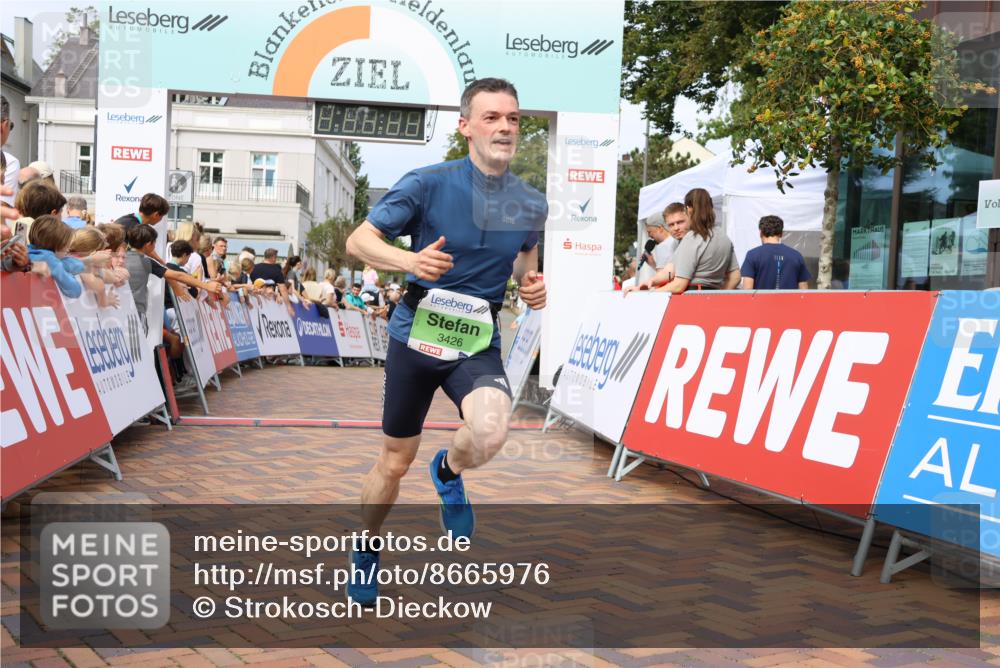 31.08.2025 - 21. Blankeneser Heldenlauf Strokosch-Dieckow http://msf.ph/oto/8665976 31.08.2025 10:59:03 Ziel 3295, 3426, 3022 meine-sportfotos.de