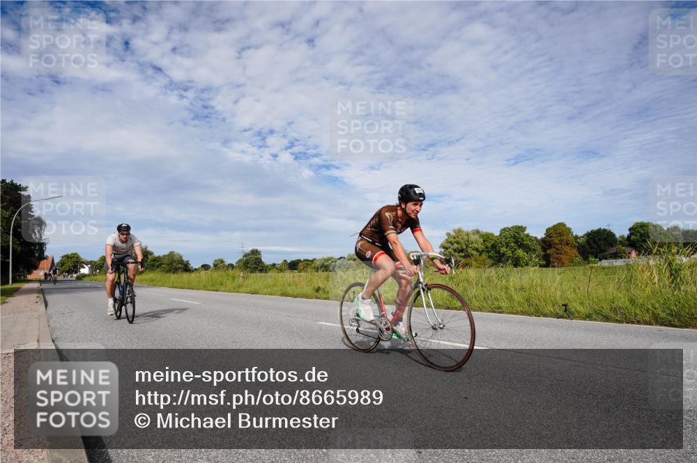 31.08.2025 - Elbe Triathlon Hamburg Michael Burmester http://msf.ph/oto/8665989 31.08.2025 10:22:40 Radfahren 400, 879, 939, 950, 984, 998, 1005, 1070 meine-sportfotos.de