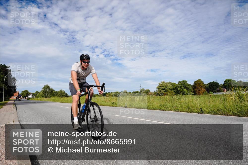 31.08.2025 - Elbe Triathlon Hamburg Michael Burmester http://msf.ph/oto/8665991 31.08.2025 10:22:41 Radfahren 400, 879, 950, 984, 1005, 1070 meine-sportfotos.de